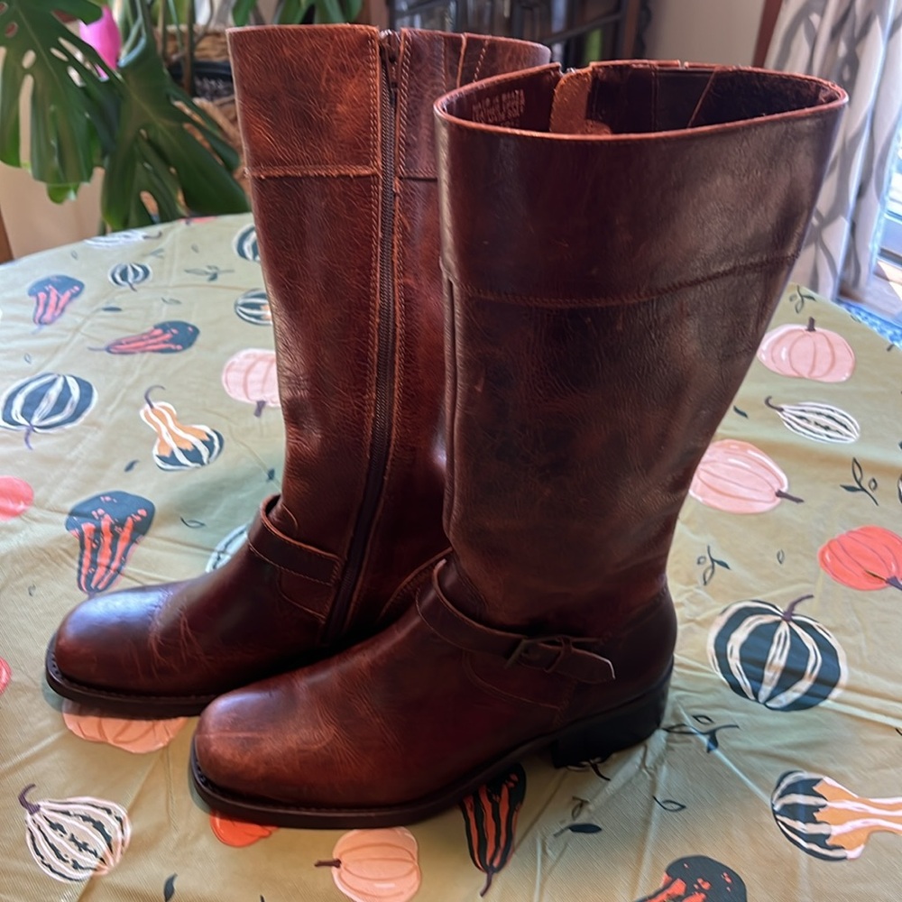 Ruff Hewn brown Leather boots.  Size 10.